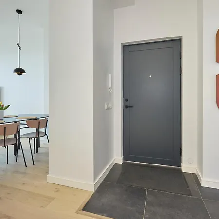 Luxury 2Br Apartment With Garden, 5Mins From Old Town & Beach