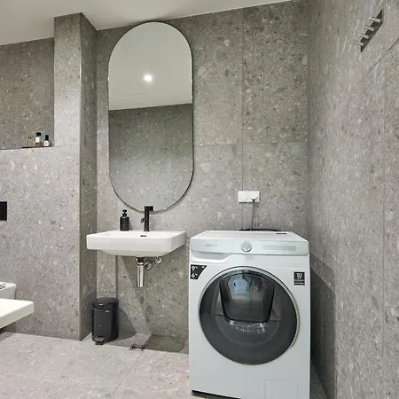 Apartment Luxury 2br With Garden, 5mins From Old Town & *