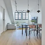Apartment Luxury 2Br Apartment With Garden, 5Mins From Old Town & Beach