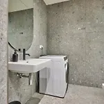 Luxury 2Br Apartment With Garden, 5Mins From Old Town & Beach