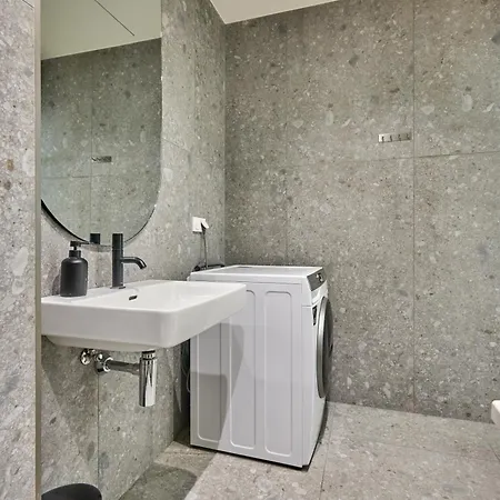 Luxury 2br With Garden, 5mins From Old Town &